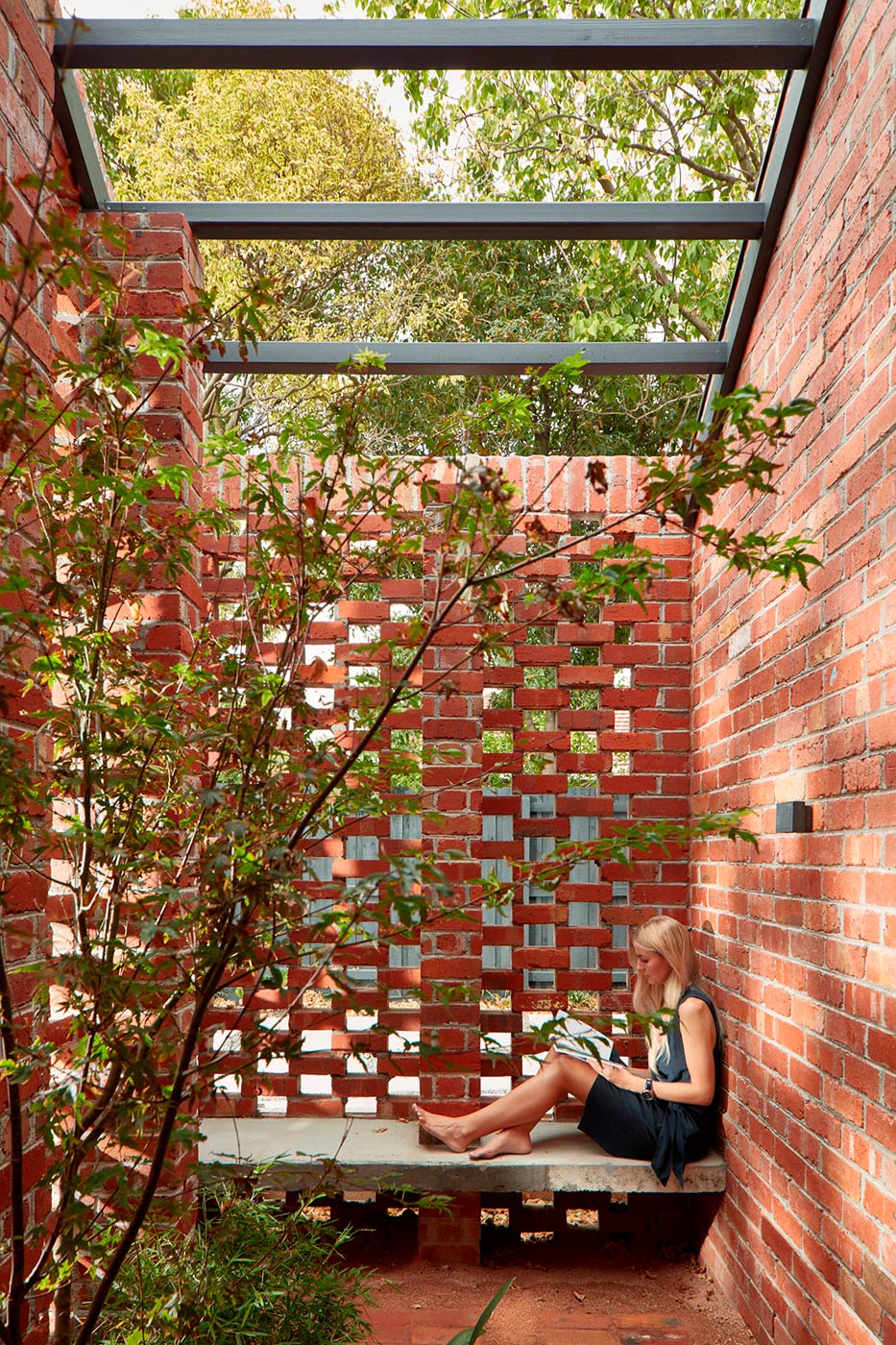 6144070159b6dc9e539e4aca_5fc483bcc7b8ab38a2f11e12_Bardolph-Gardens-by-Breathe-Architecture_6.jpg
