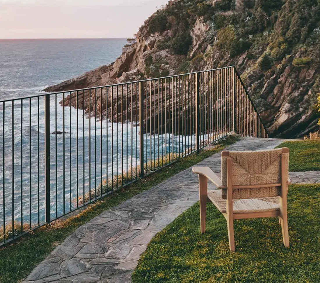 F-Chair Outdoor2-2.png