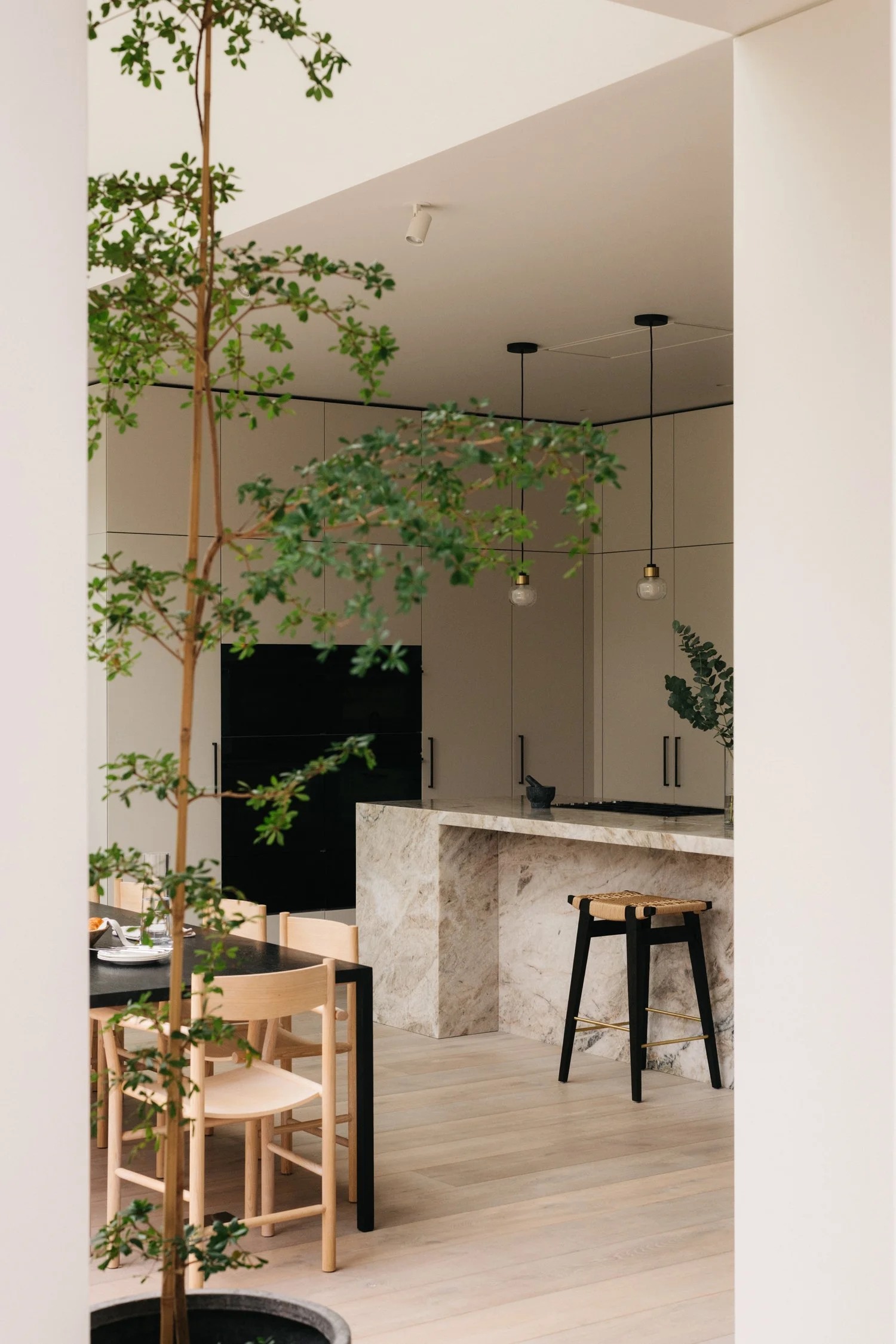 imgi_116_YARD_Architects_Suburban_House_05.jpg