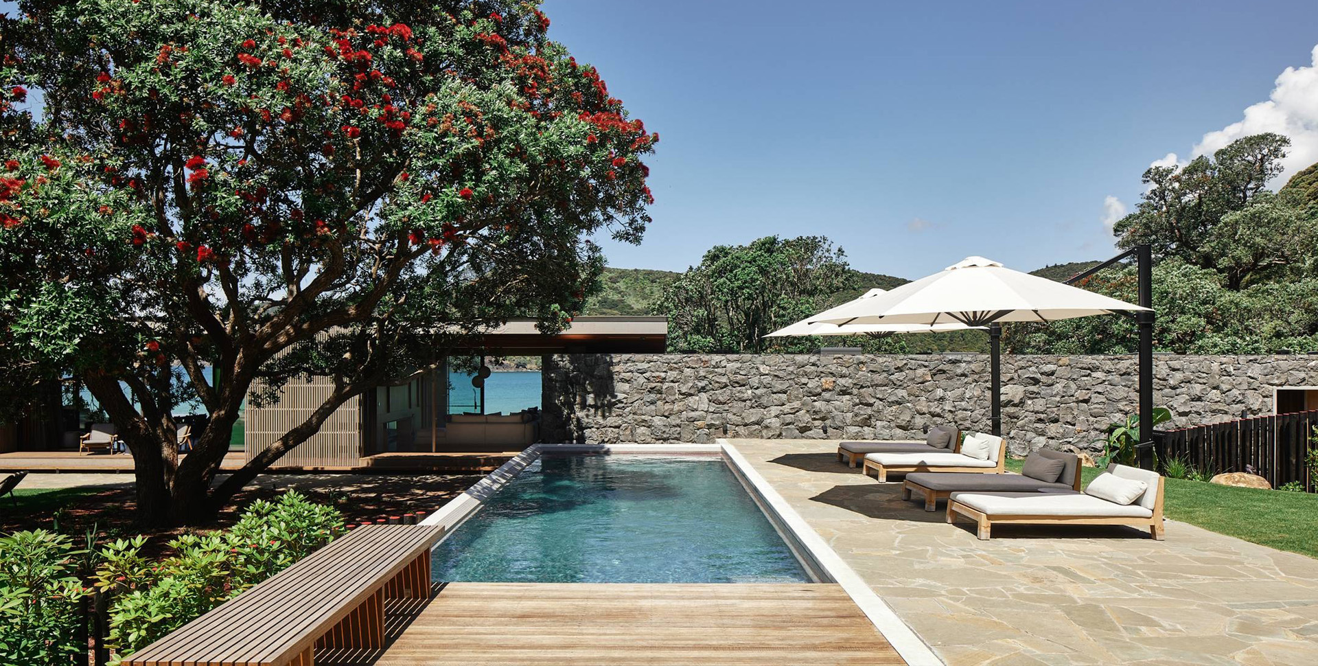 banner Omata Beach House.jpg
