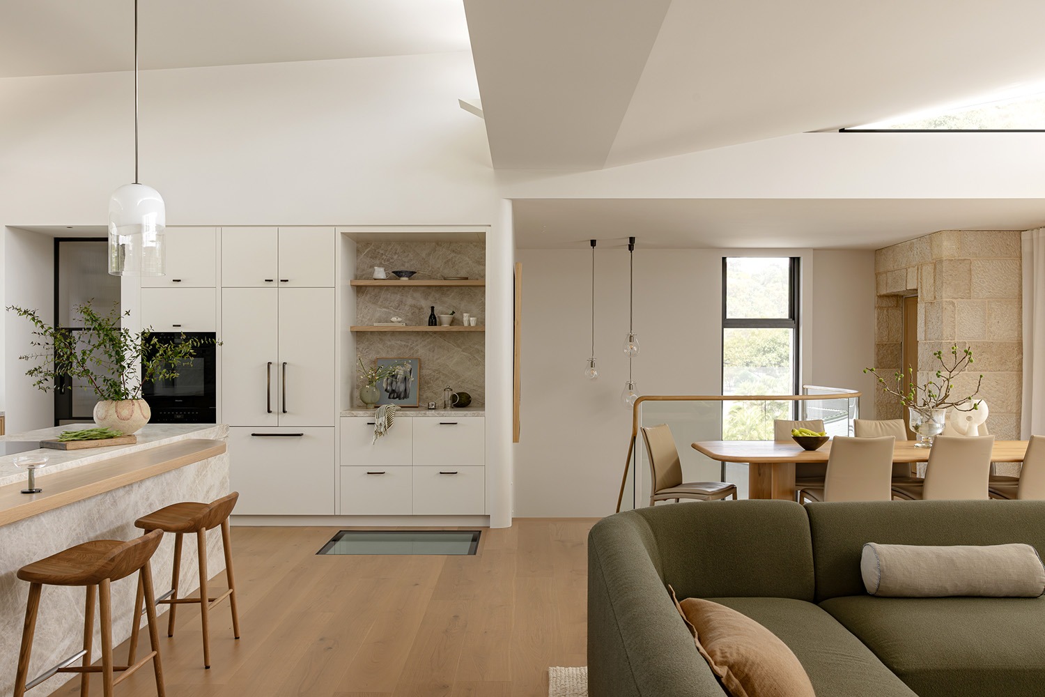 imgi_18_NH-House-Manly-–-Living-and-Lift.jpg