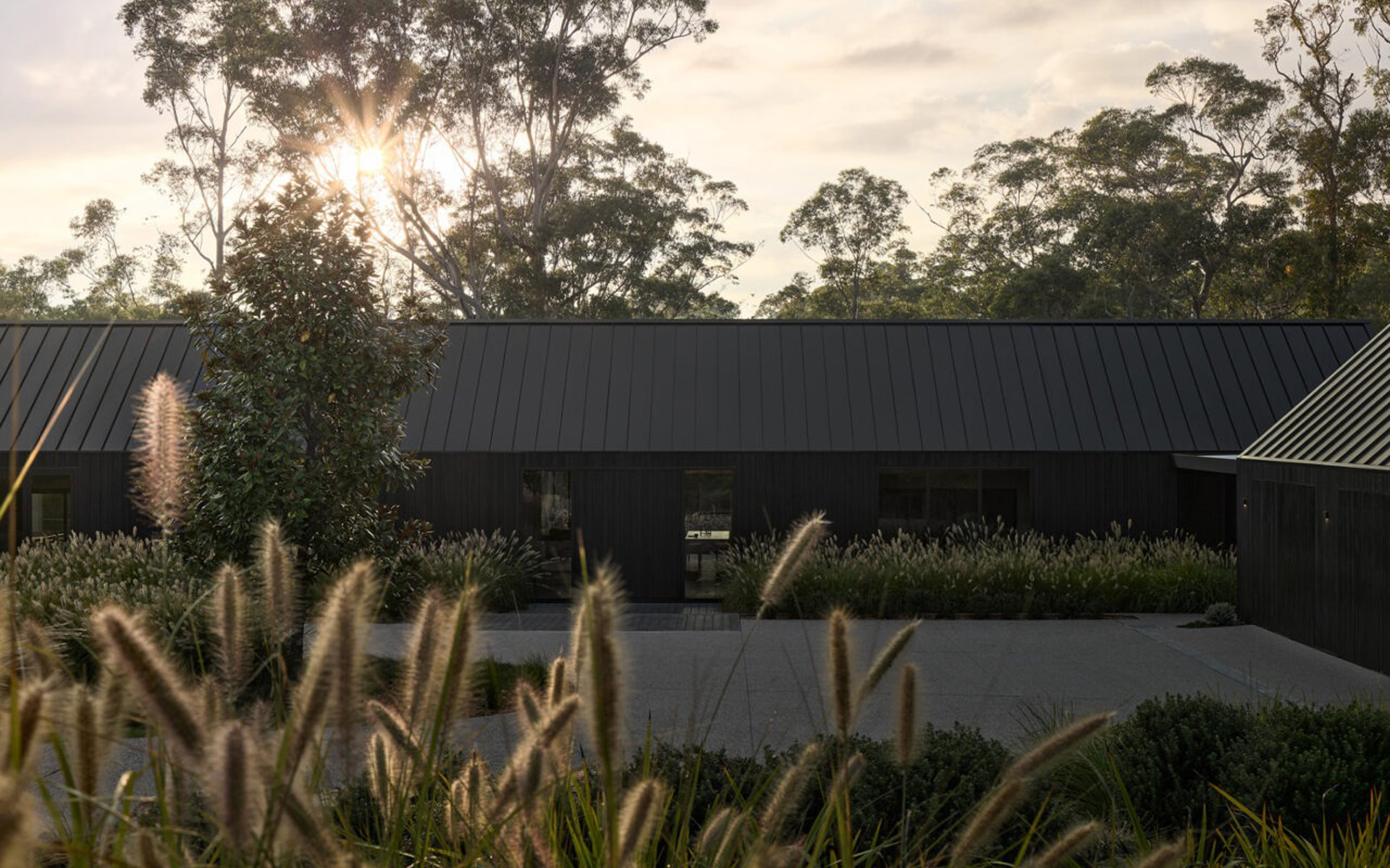 封面 Middle Dural House.jpg
