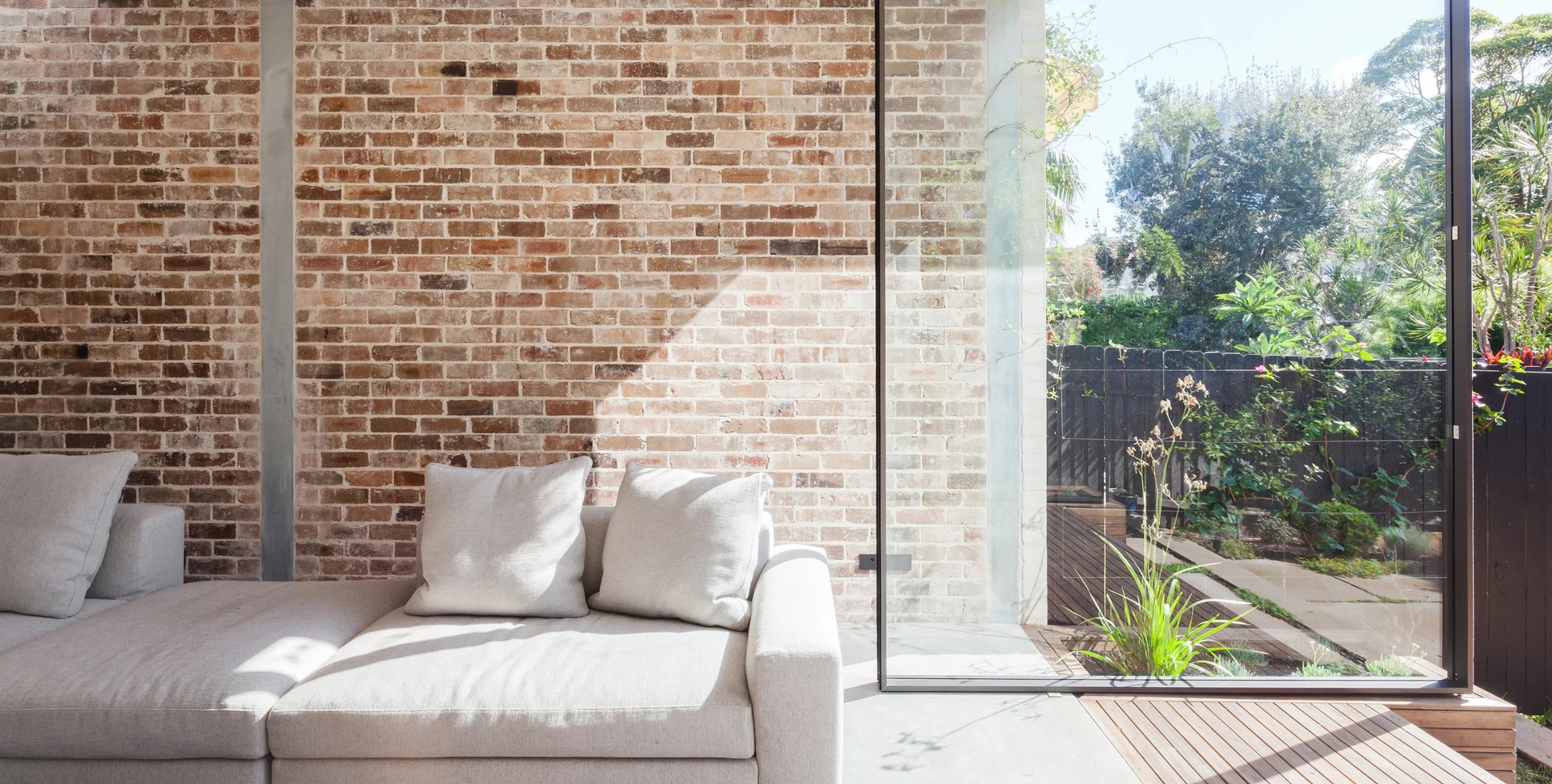 banner D House.jpg