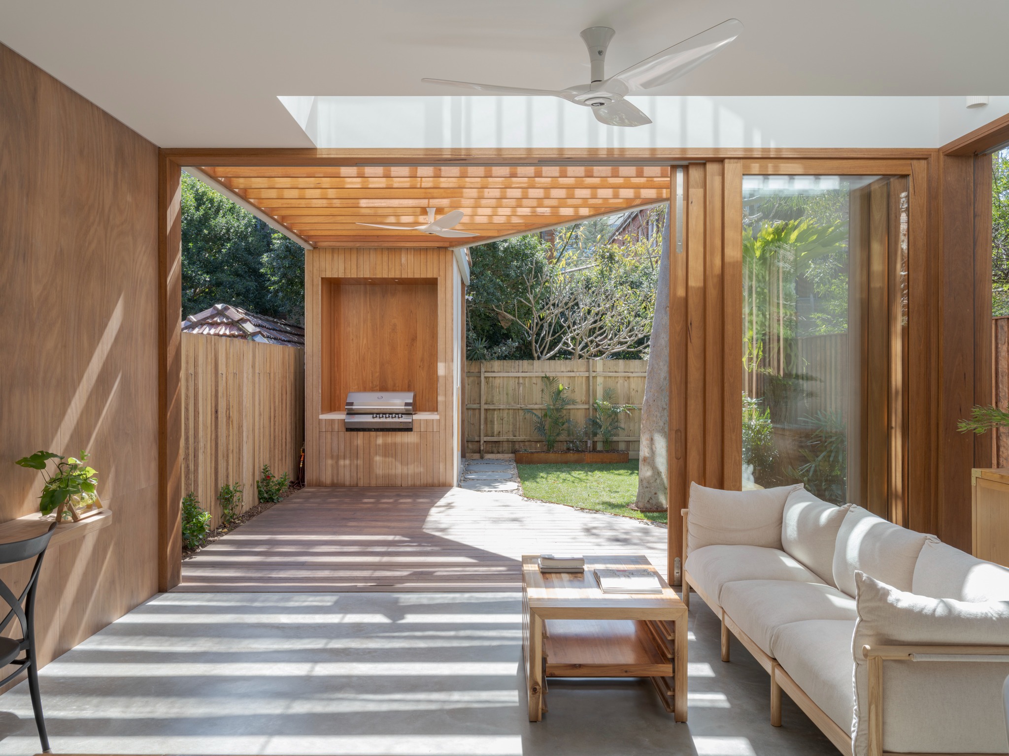 imgi_12_TFPhoto_Adriano-Pupilli_Ghost-Gum-House_0215_Mid-Res.jpeg
