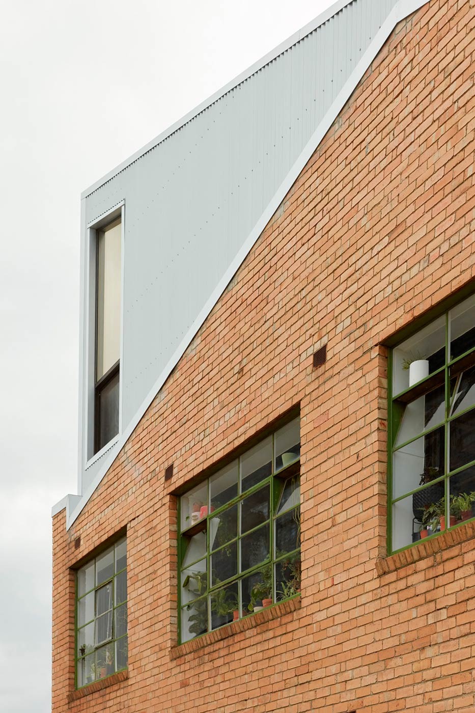 imgi_12_613b1b34b19531d47ff7b971_5fc47de0642f76a2dbfe6c2f_Warehouse-Greenhouse-by-Breathe-Architecture_1.jpeg