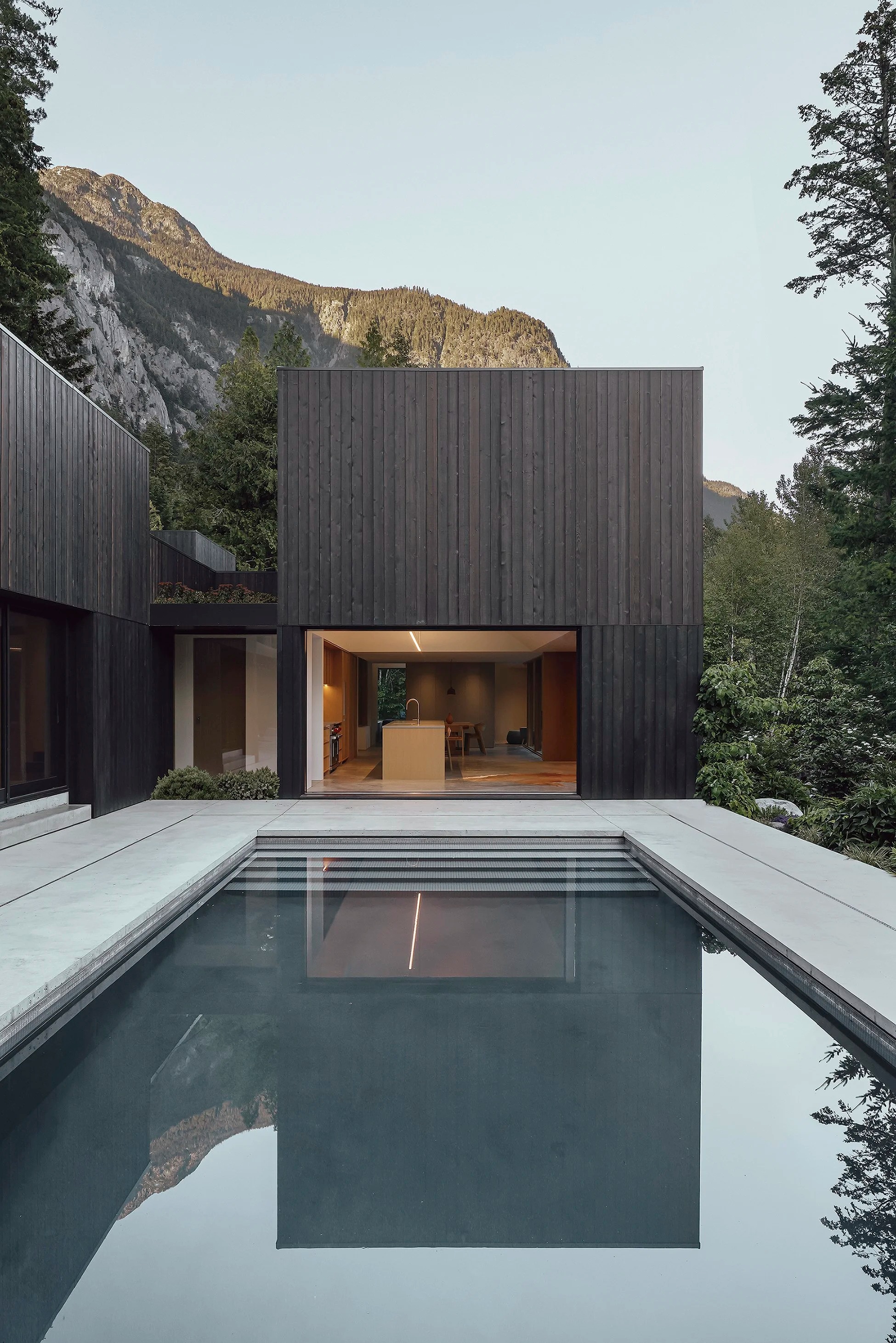 imgi_24_CAMERA+HOUSE_1.jpg