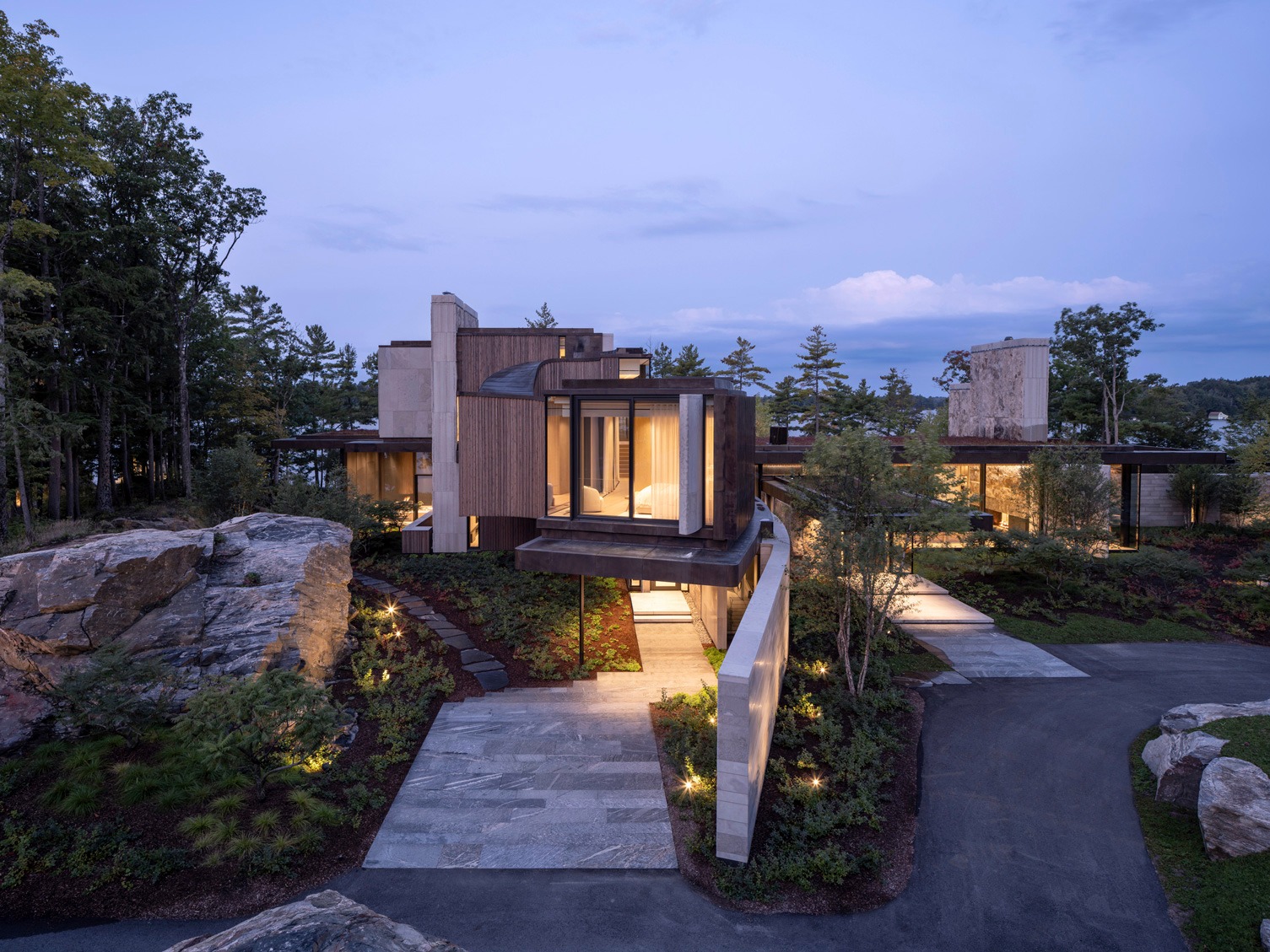 imgi_6_696fe998a09b6a0907eec1d8_16d3714eb430cea030b3ca61477a1557_1725-riverdale-photo-exterior-custom-residential-011.jpg