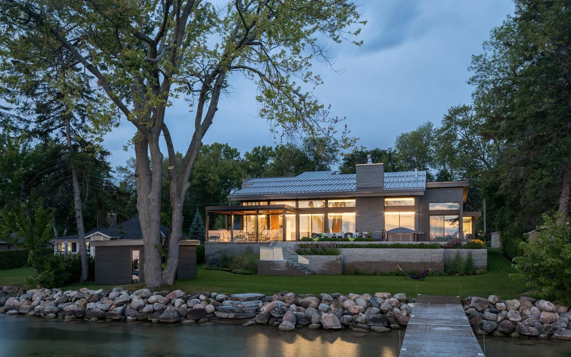 封面 2240 Speakman Drive.jpg