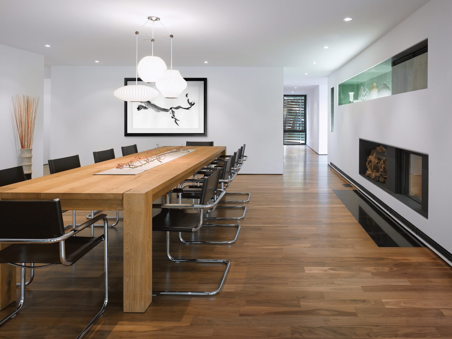 imgi_39_SNG-001_IMG_L1_Dining-Room-with-painting_Ben-Rahn_A-Frame-1-1536x1152.jpeg