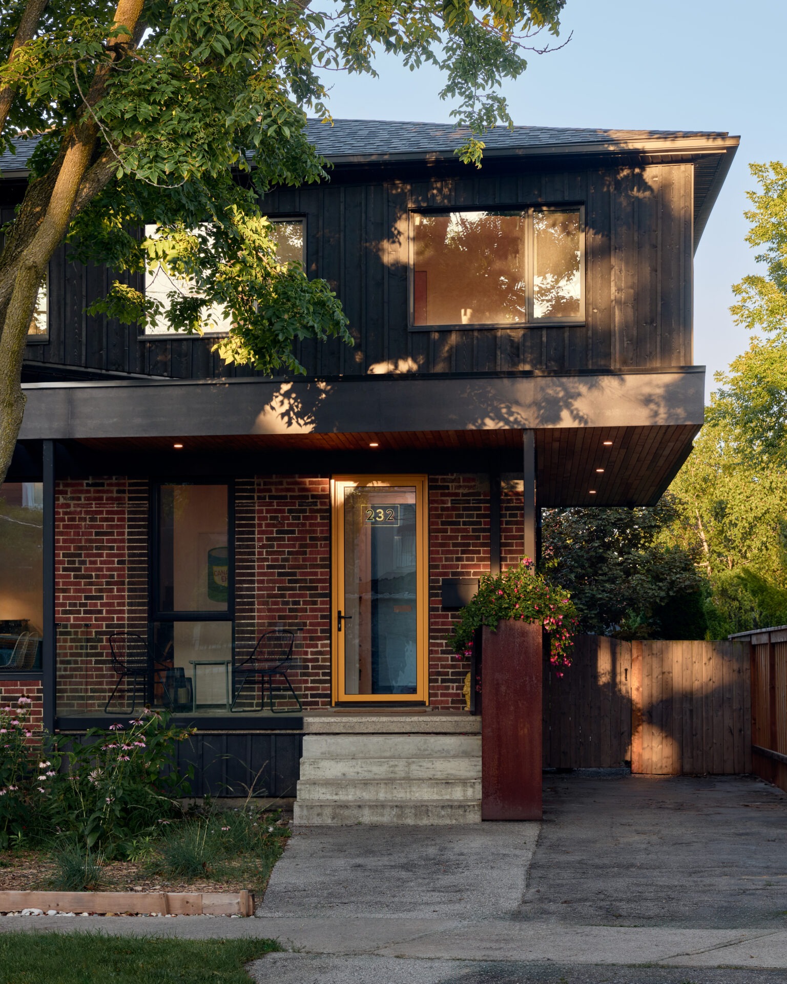 imgi_4_401-Dang-Architect-232-Gamma-St.jpg