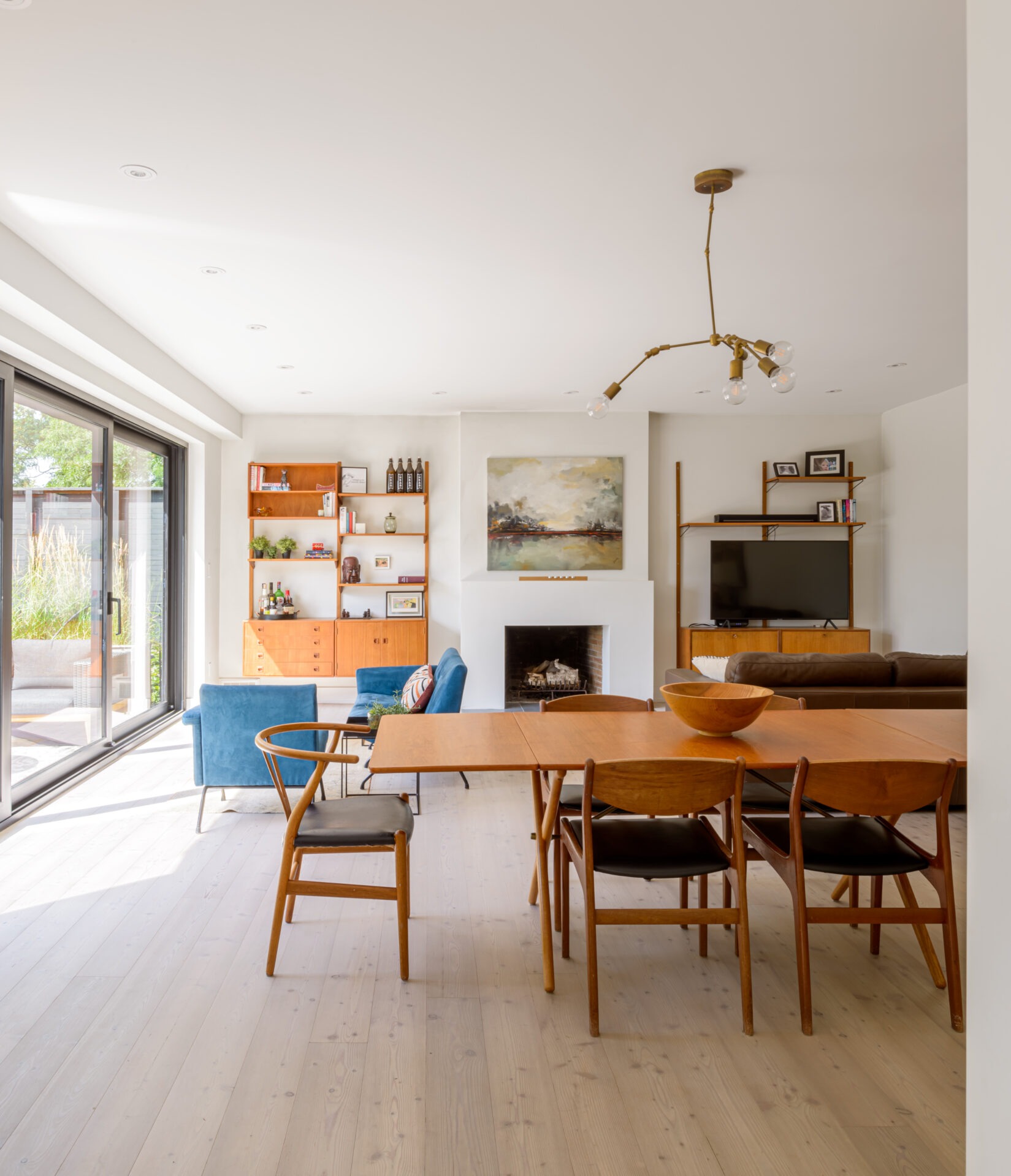 imgi_11_16-GS-House-Dining-living.jpg