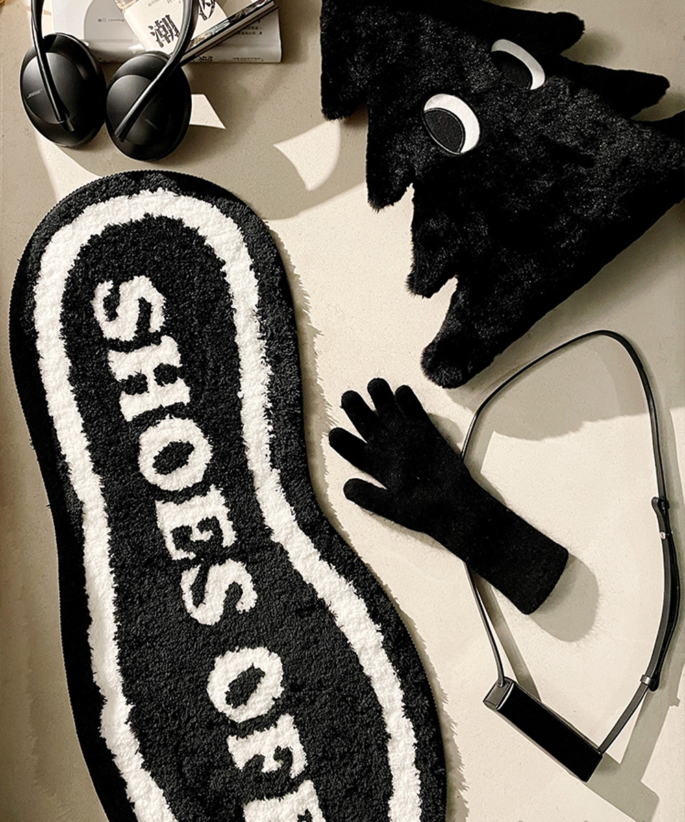 Shose Off 1.jpg