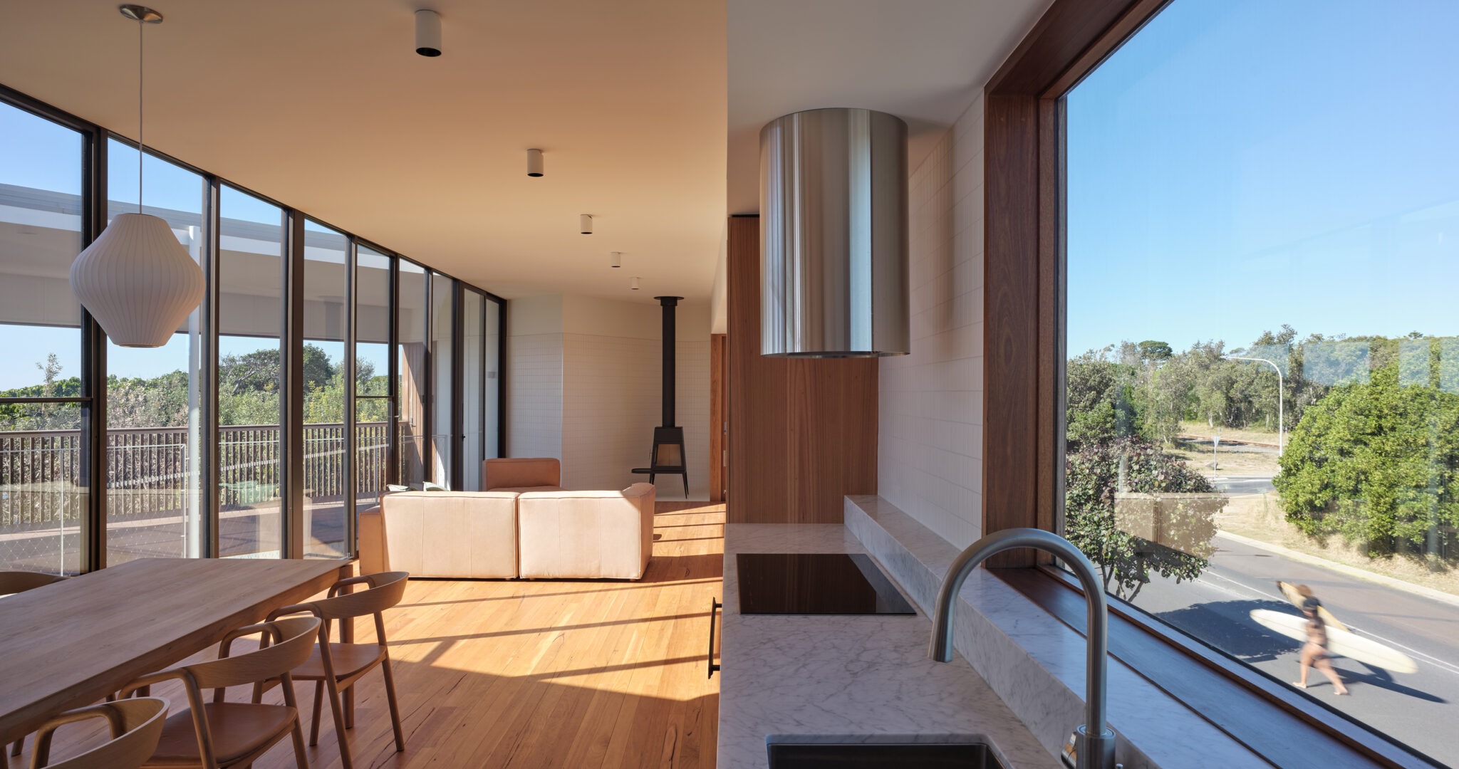 imgi_3_©CFJ_Belongil-Beach-House-25-small-2048x1080-1.jpg