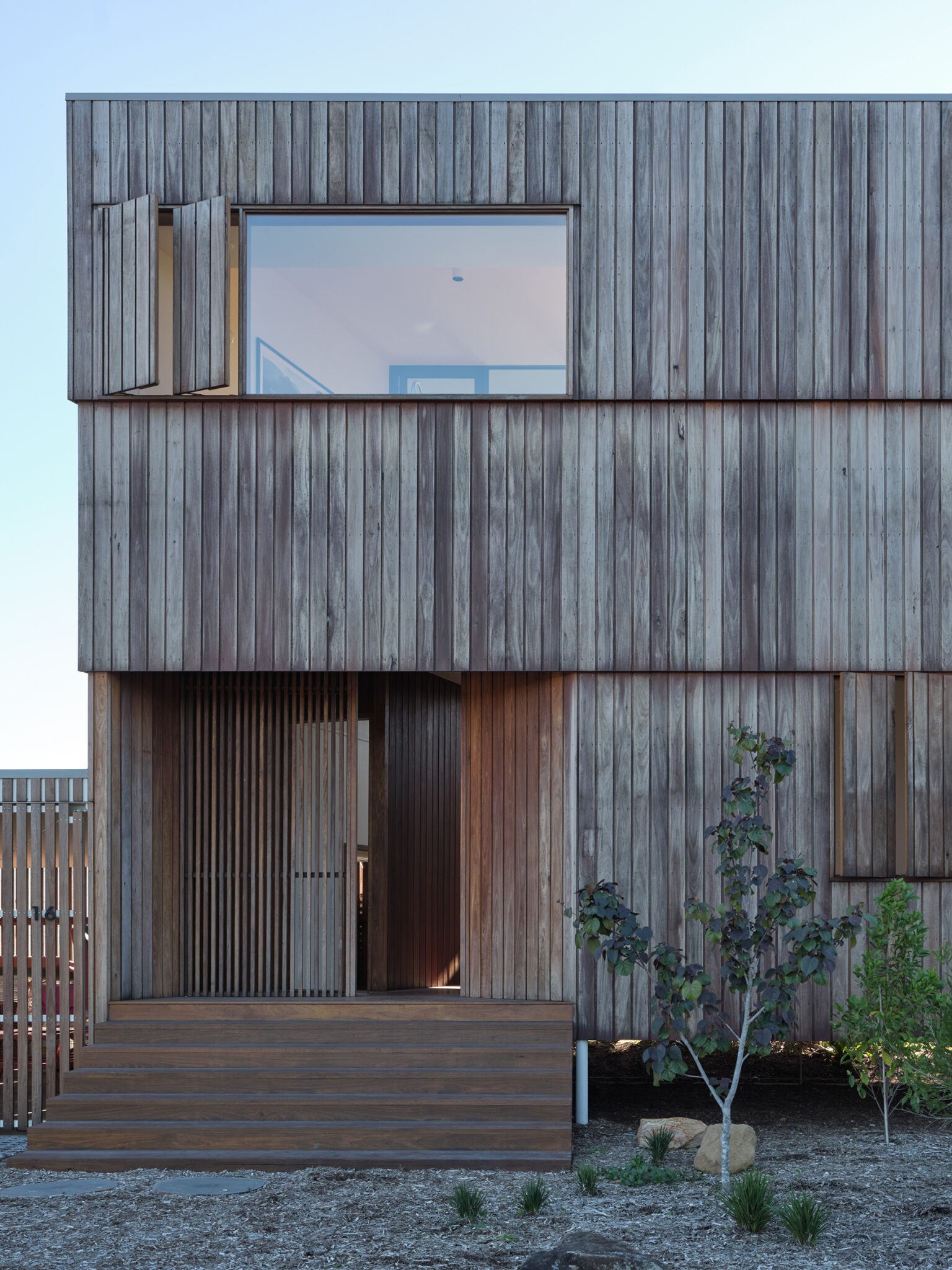 imgi_52_©CFJ_Belongil-Beach-House-11-small-1536x2048.jpg