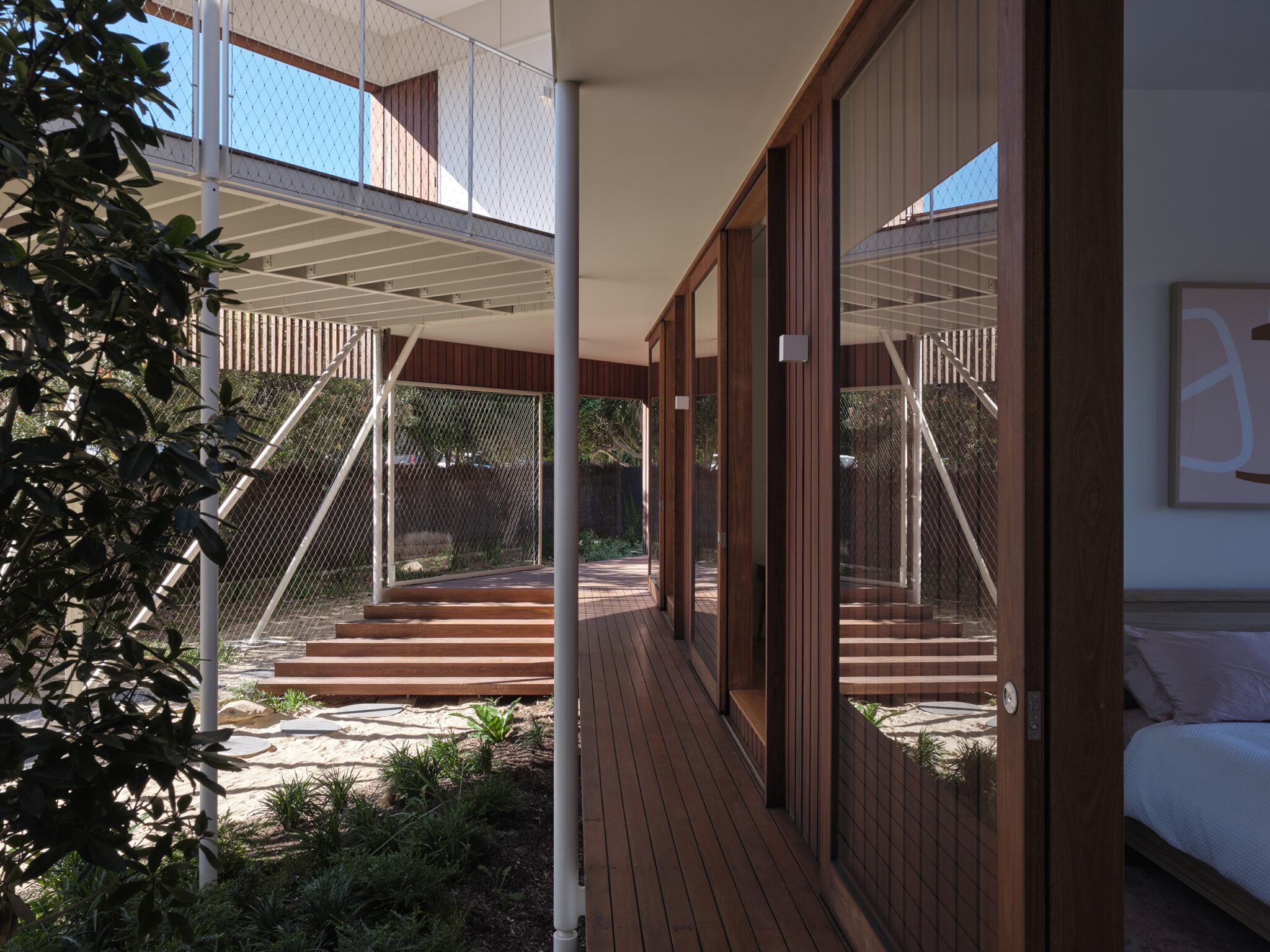 imgi_7_©CFJ_Belongil-Beach-House-19-small-2048x1536-1.jpg